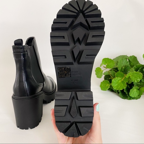 Urban Outfitters UO Chloe Chelsea Timeless Boot Black Heeled Chunky 90s Y2K New - Picture 11 of 16